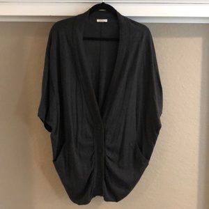 Short-sleeved Button front v-neck cardigan